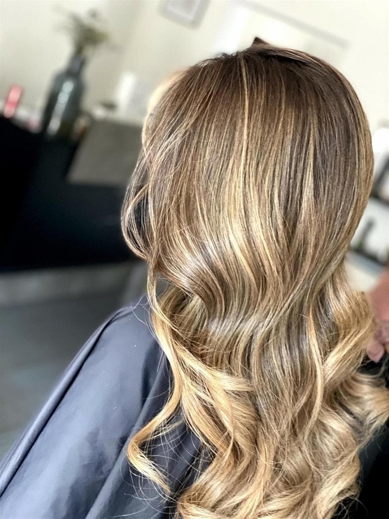 Las mechas perfectas para cada melena en nuestra peluquería en Santiago