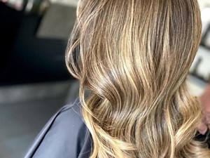 Las mechas perfectas para cada melena en nuestra peluquería en Santiago